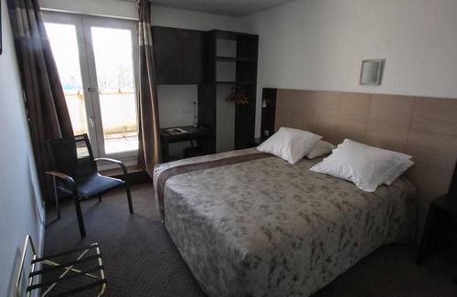 Sud Hotel | Cozy Double Room 10 Minutes from Downtown with Pool & Spa