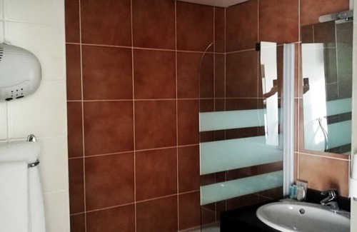 Sud Hotel | Cozy Double Room 10 Minutes from Downtown with Pool & Spa