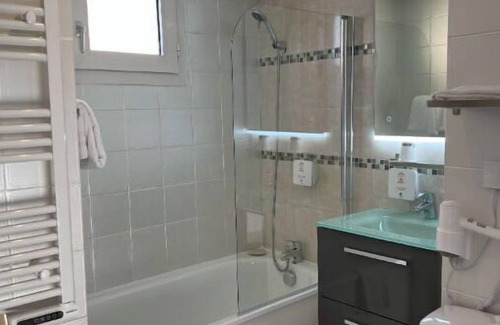 Sud Hotel | Cozy Double Room 10 Minutes from Downtown with Pool & Spa