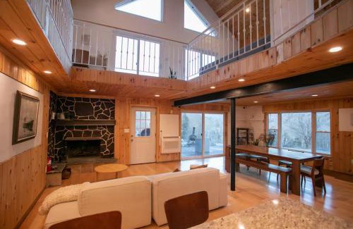 Fleischmanns Apartment | 10Min to Belleayre - Jacuzzi Tub - Mountain Views