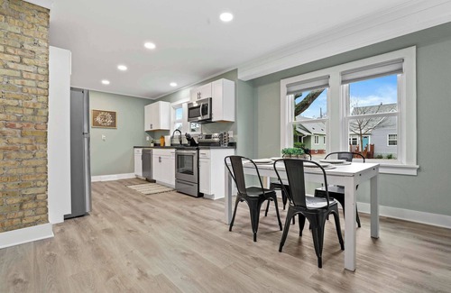 Madison Apartment | Pet-Friendly Hotel Near Capitol - Trails & Parks Await