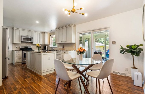 Toddville Road House | Convenient Ranch Retreat with Ocean View & Spa Access