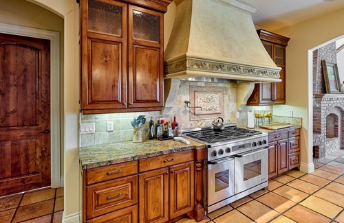 Dayton Villa | Idyllic 6-Bedroom Villa with Pool and Theater Overlooking Vines