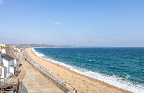 Torcross Apartment | Oceanfront Bliss at 11 At The Beach - Rated 9/10 by Guests