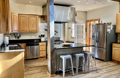 Ludlow Cabin | Discover The Clubhouse: 11 BR Retreat with Pool & Spa
