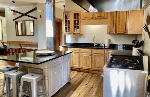 Ludlow Cabin | Discover The Clubhouse: 11 BR Retreat with Pool & Spa
