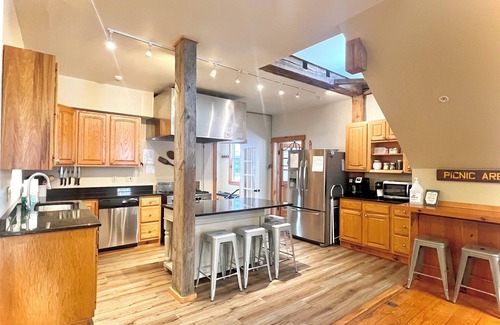 Ludlow Cabin | Discover The Clubhouse: 11 BR Retreat with Pool & Spa