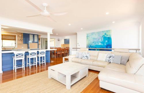Forster House | Relax at 11 Lakeview Crescent with Pool and Family-Friendly Fun