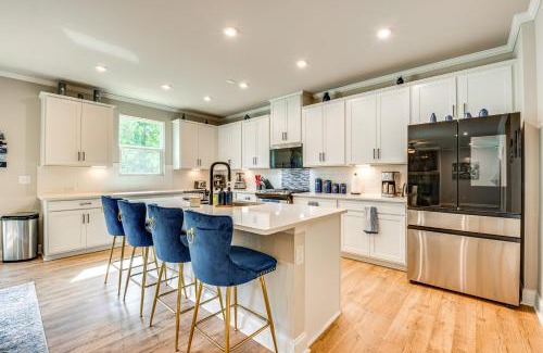 Ben Hill House | 11 Mi to Dtwn Luxe Atlanta Retreat with Deck and Yard
