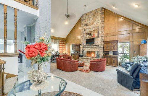 Ederville House | 11 Mi to Dtwn Luxe Home with Pool in Fort Worth
