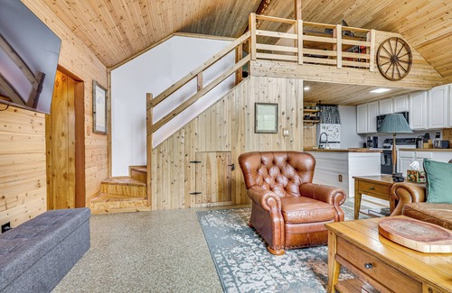Shenandoah Cottage | 11 Mi to Massanutten: Peaceful Cabin w/Deck