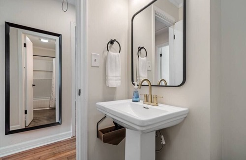 Wade Hampton House | Convenient 11 Min to Downtown | Superhost with Top Reviews