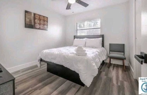 University Apartment | #11 Moffitt Home near USF & BushGardens