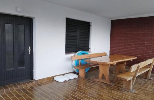 Cesarica Apartment | Oceanfront Retreat at 11 Primorska Ulica - Rated 9/10!