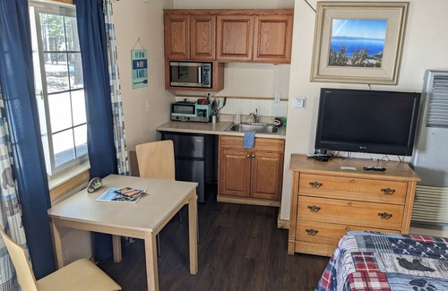 Y Area Apartment | Pet-Friendly Retreat: The Fallen Leaf Studio #11 Awaits You