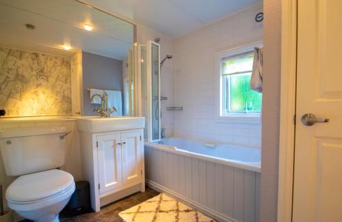 Hastings Resort | Pet-Friendly Retreat at 11 The Oaks - Coghurst Hall