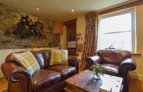 Buckland Monachorum House | Kid-Friendly Retreat at 11 The Village - 4-Star Comfort