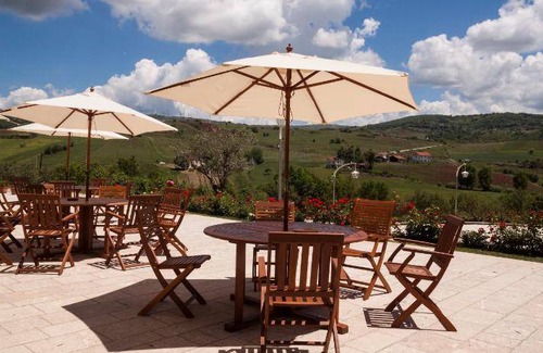 Villamaina Bed & Breakfast | Spacious Bed and Breakfast with Kitchen for 4 Guests