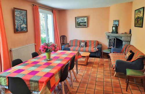 Concarneau House | Spacious 4-Bedroom Home for Families and Pets - 8/10 Rated
