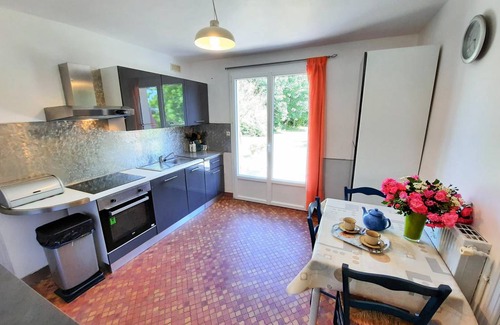 Concarneau House | Spacious 4-Bedroom Home for Families and Pets - 8/10 Rated