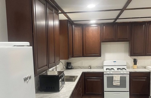 Brownwood House | Convenient 1102 Holcomb House Near Parks and HPU