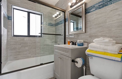 Nurmi Isles Apartment | Cozy 1 Bedroom on Water with Pool in Las Olas!