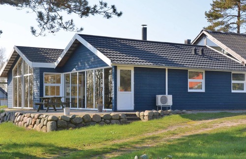 Øer Strand House | Spacious Oceanfront House with 3 Bedrooms for Families