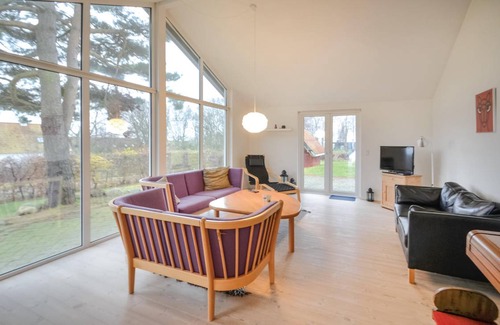 Øer Strand House | Spacious Oceanfront House with 3 Bedrooms for Families