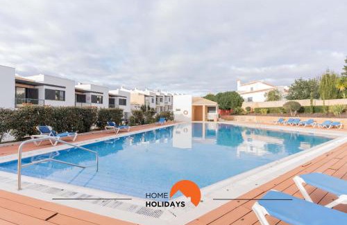 Cerro de Aguia House | Sea View Retreat with AC, Pool Access & Beautiful Garden