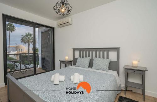 Cerro de Aguia House | Sea View Retreat with AC, Pool Access & Beautiful Garden