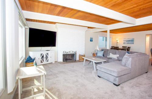 Balboa Peninsula House | Family-Friendly Stay at 1121 E Balboa Blvd B, a 4-Star Gem