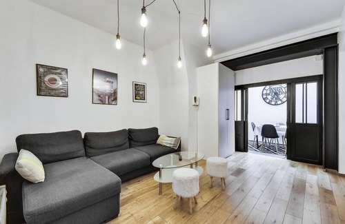 9th Arrondissement Apartment | Elegant 113 Suite Lui - Family-Friendly Apartment in Paris