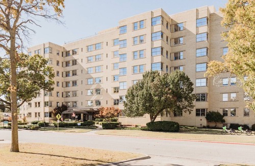 Bartlesville Apartment | Guest Rated 10/10 at The Traveler #114 - Hotel Phillips