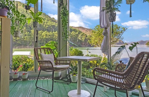 Yanghwa Hotel | Spacious 115 m² Motel for 7 Guests with Kitchen Amenities