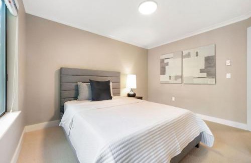 Northwest Bellevue Apartment | Modern Retreat Minutes From Downtown with Hot Tub Access