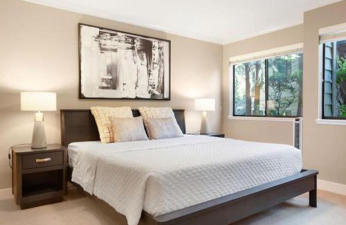 Northwest Bellevue Apartment | Modern Retreat Minutes From Downtown with Hot Tub Access