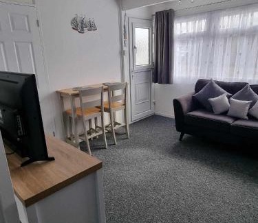 Great Yarmouth Ski Chalet | Modern South Facing Chalet on Sunbeach, Scratby