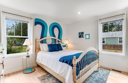 Fall City House | Experience Comfort at The Willow Tree Bungalow