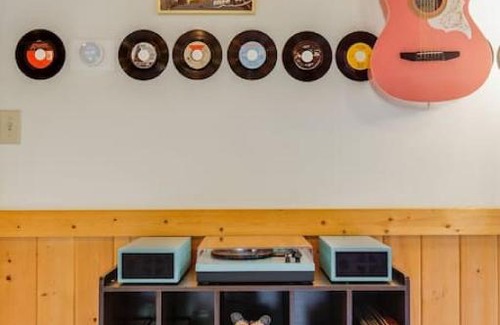 Fall City House | Experience Comfort at The Willow Tree Bungalow