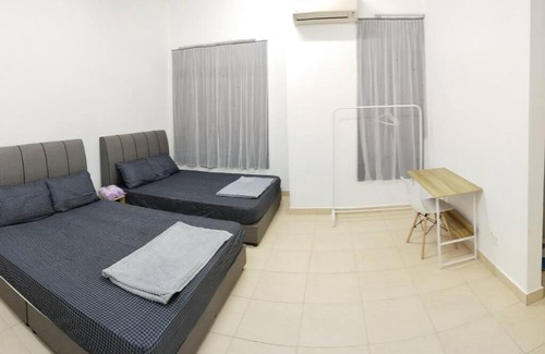 Seremban 2 House | Cozy 1181 GCH S2 # U Homestay for Your Next Getaway