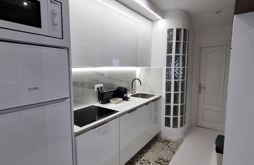 Gijon City Centre Apartment | Discover Begoña de mis amores: Spa & Family-Friendly Retreat