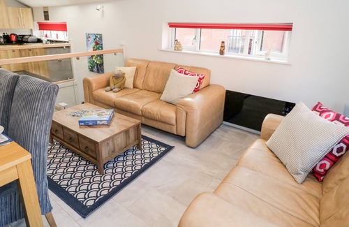 Coventry Cottage | 11A LOWER FORD STREET, pet friendly, with a garden in Coventry