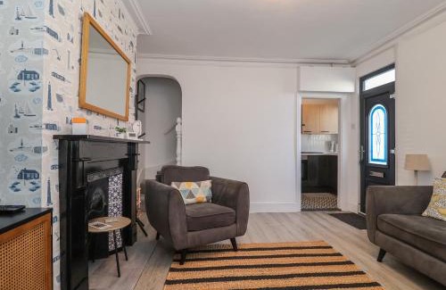 Felixstowe House | Pet-Friendly Retreat at 11a Manning Road - Rated 9.5/10!