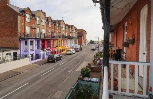 Felixstowe House | Pet-Friendly Retreat at 11a Manning Road - Rated 9.5/10!
