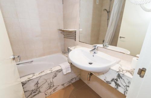 Sants Apartment | Bright & Spacious Apartment Near Train Station - 4 Star Stay