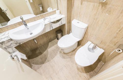 Sants Apartment | Bright & Spacious Apartment Near Train Station - 4 Star Stay