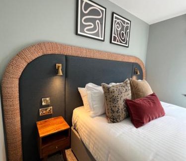 Bristol House | Family-Friendly Retreat at 12 Barley View - Rated 9.5/10