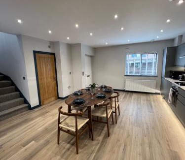Bristol House | Family-Friendly Retreat at 12 Barley View - Rated 9.5/10