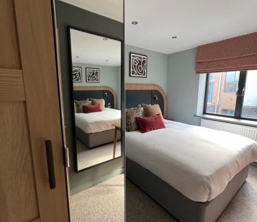 Bristol House | Family-Friendly Retreat at 12 Barley View - Rated 9.5/10