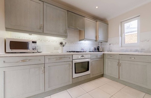Wimbledon Apartment | Ideal Family Retreat: 12 Cascades - 1 Bedroom Apartment